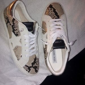 Steve Madden casual shoe
